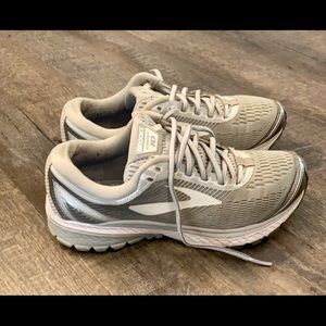 Brooks Ghost 10 size 8.5
